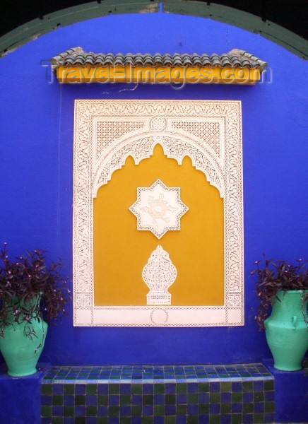 moroc203: Morocco / Maroc - Marrakesh: decorated bench - Jardin Majorelle / Majorelle Garden - botanical garden designed by the French artist Jacques Majorelle - photo by J.Kaman - (c) Travel-Images.com - Stock Photography agency - Image Bank
