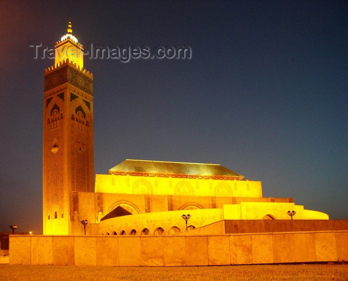 moroc218: Morocco / Maroc - Casablanca:  Hassan II mosque - the night arrives - photo by J.Kaman - (c) Travel-Images.com - Stock Photography agency - Image Bank