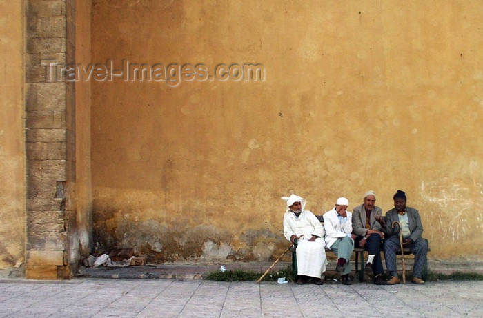 moroc222: Morocco / Maroc - Casablanca: old men on a bench - photo by J.Kaman - (c) Travel-Images.com - Stock Photography agency - Image Bank