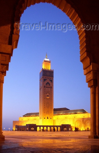 moroc224: Morocco / Maroc - Casablanca:  Hassan II mosque - at dusk - photo by J.Kaman - (c) Travel-Images.com - Stock Photography agency - Image Bank