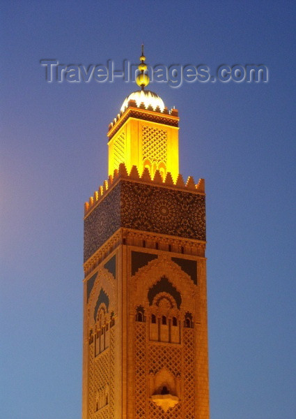 moroc225: Morocco / Maroc - Casablanca:  Hassan II mosque - minaret at dusk - photo by J.Kaman - (c) Travel-Images.com - Stock Photography agency - Image Bank