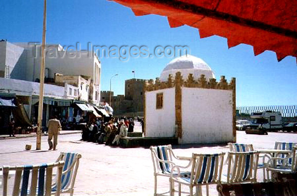 moroc24: Morocco / Maroc - Safi / Safim: square at the entrance to the Medina / praça na entrada da Medina - photo by B.Cloutier - (c) Travel-Images.com - Stock Photography agency - Image Bank