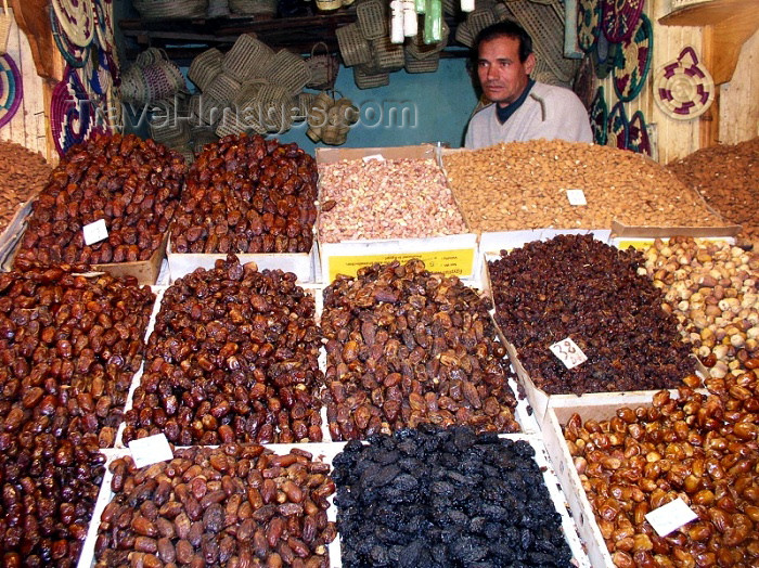 moroc254: Morocco / Maroc - Meknes: dates at the market - photo by J.Kaman - (c) Travel-Images.com - Stock Photography agency - Image Bank