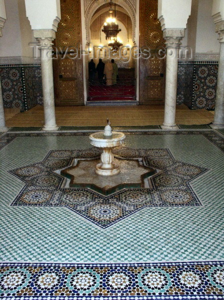 moroc258: Morocco / Maroc - Meknes: fountain at Moulay Ismail's tomb - zellij - photo by J.Kaman - (c) Travel-Images.com - Stock Photography agency - Image Bank