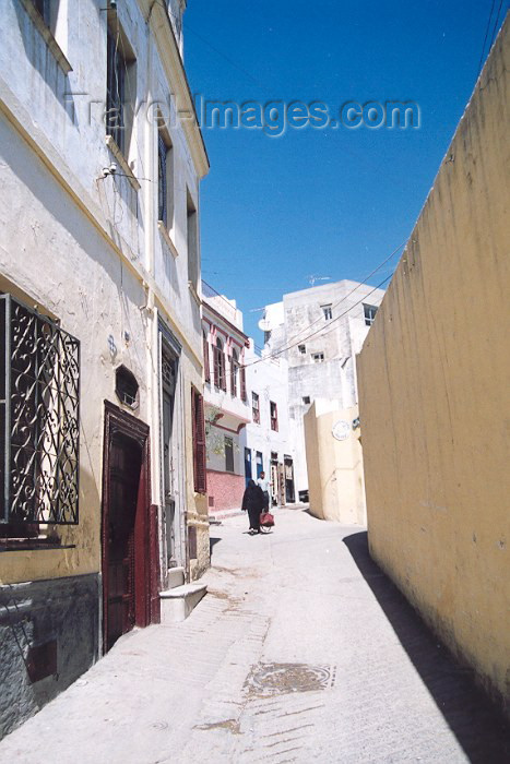 moroc27: Morocco / Maroc - Tetouan: Rue Dar el Baroud - photo by M.Torres - (c) Travel-Images.com - Stock Photography agency - Image Bank