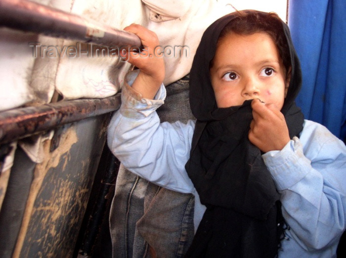 moroc286: Morocco / Maroc - Dades gorge: young girl - photo by J.Kaman - (c) Travel-Images.com - Stock Photography agency - Image Bank