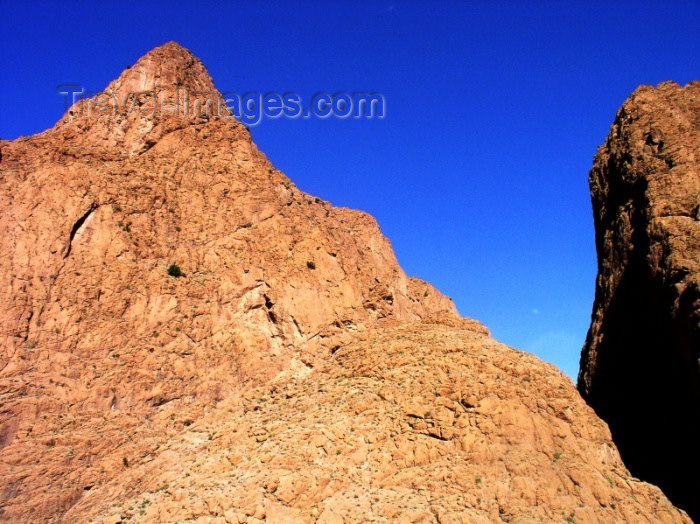 moroc291: Morocco / Maroc - Todra: scarps - photo by J.Kaman - (c) Travel-Images.com - Stock Photography agency - Image Bank