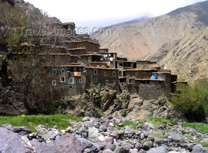 moroc294: Morocco / Maroc - Tinerhourhine (Marrakesh Tensift-Al Haouz region): honeycomb construction - Imenane Valley - High Atlas - photo by J.Kaman - (c) Travel-Images.com - Stock Photography agency - Image Bank