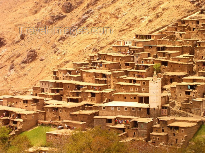 moroc295: Morocco / Maroc - Ikkiss (Marrakesh Tensift-Al Haouz region): building on the slopes - photo by J.Kaman - (c) Travel-Images.com - Stock Photography agency - Image Bank