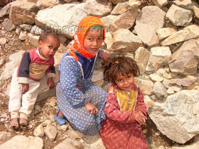 moroc296: Morocco / Maroc - Azib Imi'n'Ikkiss: children of the High Atlas - Rhirhaia valley - photo by J.Kaman - (c) Travel-Images.com - Stock Photography agency - Image Bank