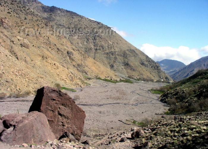 moroc301: Morocco / Maroc - Atlas mountains: lanscape - valley -  - wide river bed - photo by J.Kaman - (c) Travel-Images.com - Stock Photography agency - Image Bank