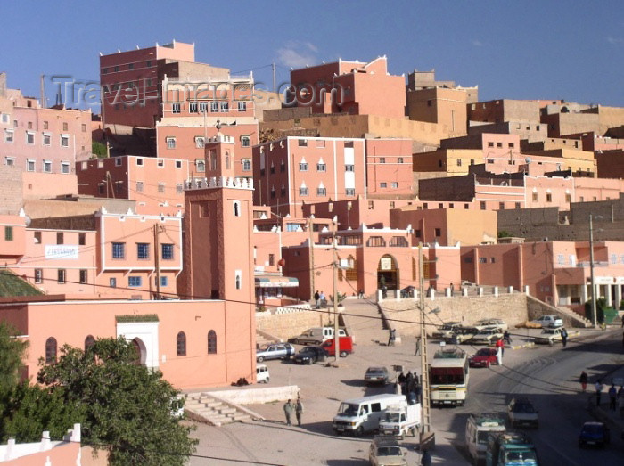 moroc307: Morocco / Maroc - Boumalne du Dades: dense urban planning - photo by J.Kaman - (c) Travel-Images.com - Stock Photography agency - Image Bank