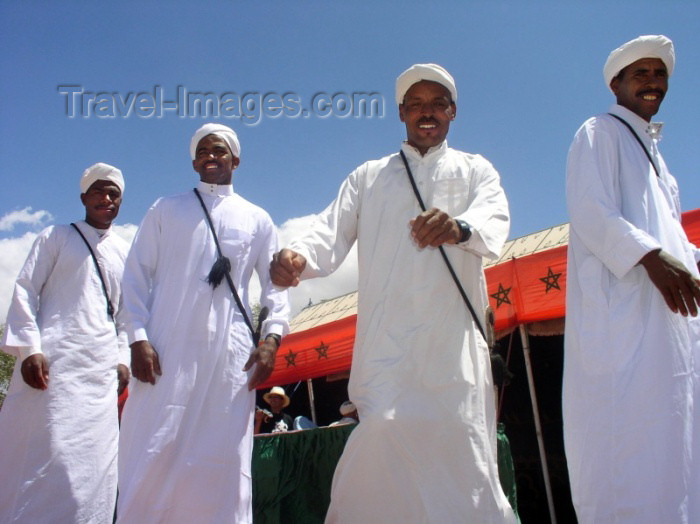 moroc310: Morocco / Maroc - El Kelaa des M'Gouna: festival of roses - dancers - photo by J.Kaman - (c) Travel-Images.com - Stock Photography agency - Image Bank