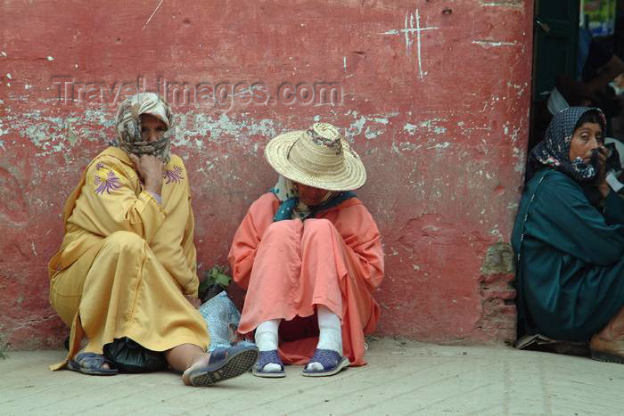 moroc323: Morocco / Maroc - Tetouan: women relaxing - photo by J.Banks - (c) Travel-Images.com - Stock Photography agency - Image Bank