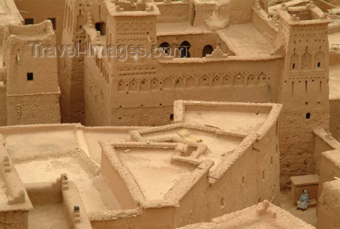 moroc333: Morocco / Maroc - Aït Benhaddou: cashbah - mud architecture - Unesco world heritage site - photo by J.Banks - (c) Travel-Images.com - Stock Photography agency - Image Bank