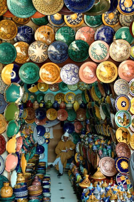 moroc348: Marrakesh, Morocco / Maroc: plate vendor - photo by J.Banks - (c) Travel-Images.com - Stock Photography agency - Image Bank