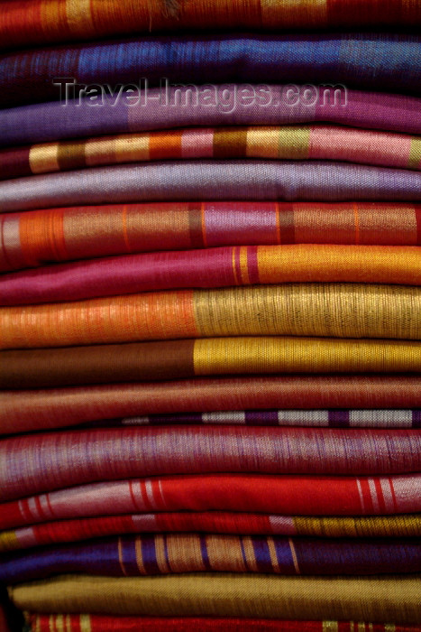 moroc360: Morocco / Maroc - Moroccan silk - photo by J.Banks - (c) Travel-Images.com - Stock Photography agency - Image Bank