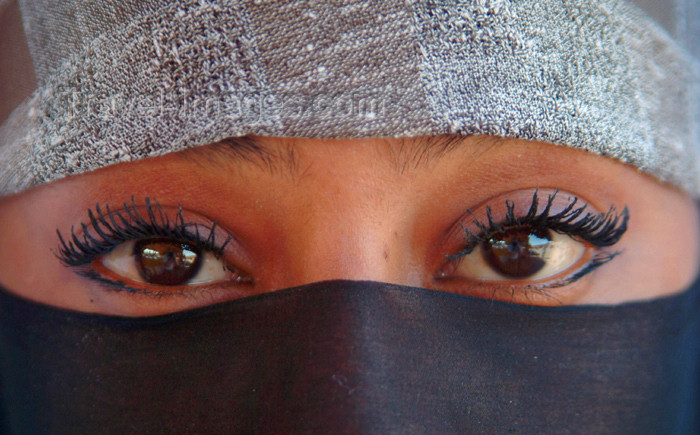 moroc361: Morocco / Maroc - Moroccan eyes - eyes of a beautiful Muslim veiled young woman - photo by J.Banks - (c) Travel-Images.com - Stock Photography agency - Image Bank