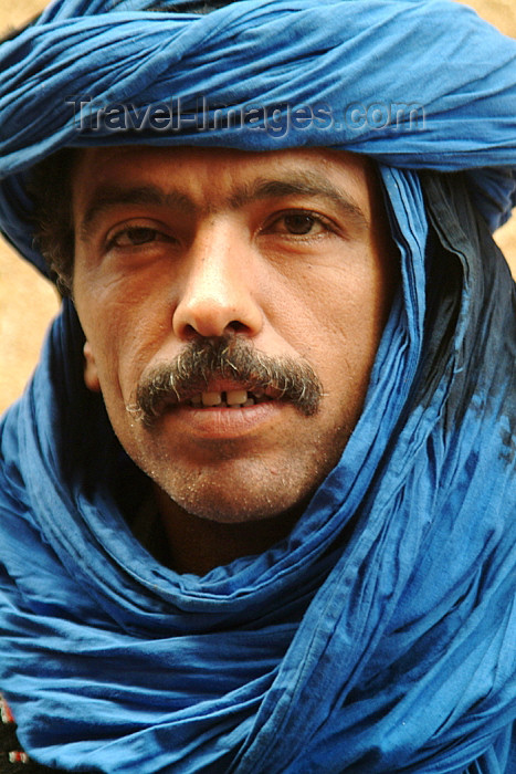 moroc363: Morocco / Maroc - Berber man with blue turban - photo by J.Banks - (c) Travel-Images.com - Stock Photography agency - Image Bank