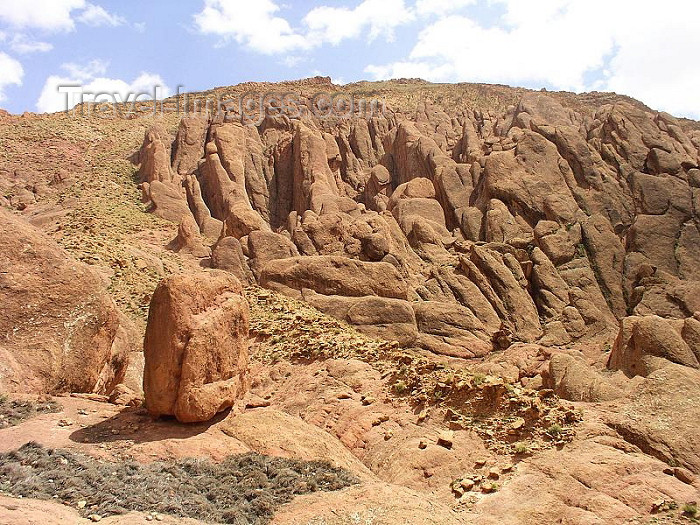 moroc369: Morocco / Maroc - Dades gorge / Gorges du Dades: monolith - photo by J.Kaman - (c) Travel-Images.com - Stock Photography agency - Image Bank