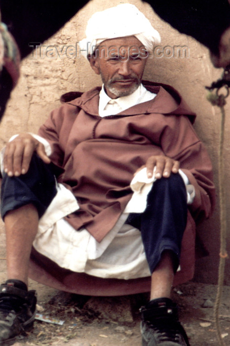 moroc378: Morocco / Maroc - Marrakesh: the donkey rider takes a rest - photo by C.Abalo - (c) Travel-Images.com - Stock Photography agency - Image Bank