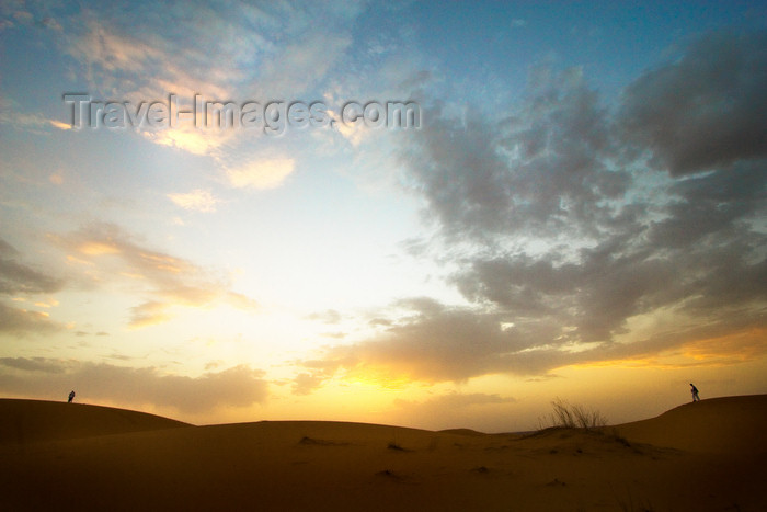 moroc394: Morocco - Merzouga: sky - photo by M.Ricci - (c) Travel-Images.com - Stock Photography agency - Image Bank