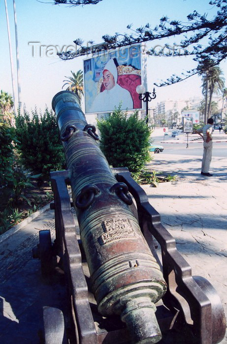 moroc40: Morocco / Maroc - Tangier / Tanger: King Mohamed VI and an old gun - Avenue d'Espagne - photo by M.Torres - (c) Travel-Images.com - Stock Photography agency - Image Bank