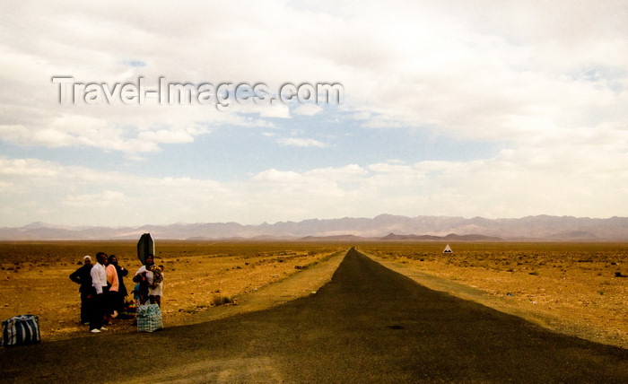 moroc402: Morocco - Tineghir: route 66, Moroccan way - photo by M.Ricci - (c) Travel-Images.com - Stock Photography agency - Image Bank