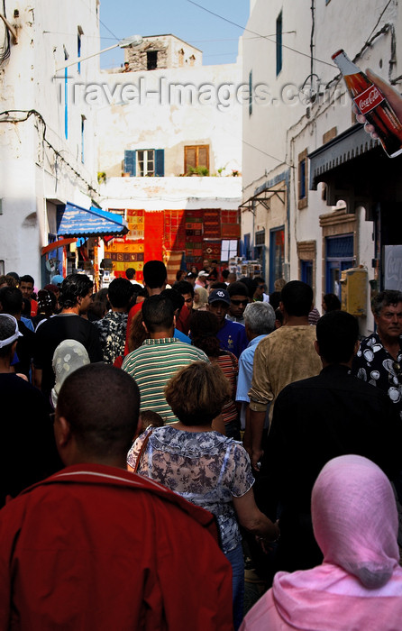 moroc411: Morocco - Essaouira: people in the medina - photo by M.Ricci - (c) Travel-Images.com - Stock Photography agency - Image Bank