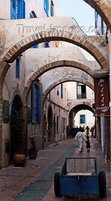moroc414: Morocco - Essaouira: arches in the medina - photo by M.Ricci - (c) Travel-Images.com - Stock Photography agency - Image Bank