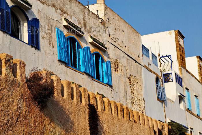 moroc415: Morocco - Essaouira: houses built over the ramparts - photo by M.Ricci - (c) Travel-Images.com - Stock Photography agency - Image Bank