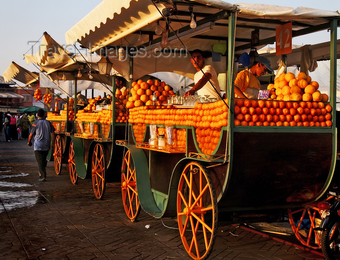 moroc421: Morocco - Marrakech: Place Djemaa el Fna - orange juice sellers - photo by M.Ricci - (c) Travel-Images.com - Stock Photography agency - Image Bank