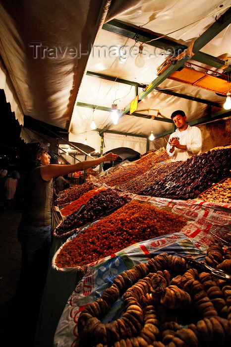 moroc424: Morocco - Marrakech: Place Djemaa el Fna - dried fruits - photo by M.Ricci - (c) Travel-Images.com - Stock Photography agency - Image Bank