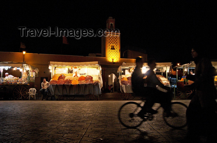 moroc425: Morocco - Marrakech: Place Djemaa el Fna - night - minaret and bike - photo by M.Ricci - (c) Travel-Images.com - Stock Photography agency - Image Bank