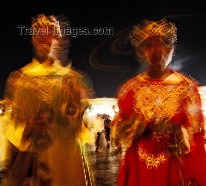 moroc426: Morocco - Marrakech: Place Djemaa el Fna - dancers - photo by M.Ricci - (c) Travel-Images.com - Stock Photography agency - Image Bank