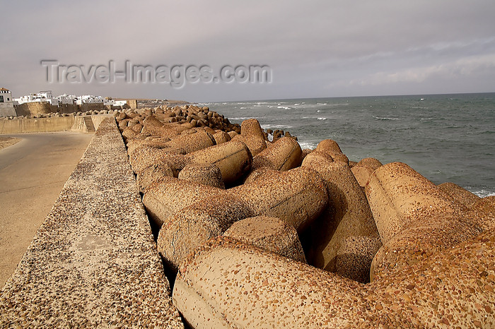 moroc432: Asilah / Arzila, Morocco - waterfront - tetrapods and the Portuguese walls in the background - photo by Sandia - (c) Travel-Images.com - Stock Photography agency - Image Bank