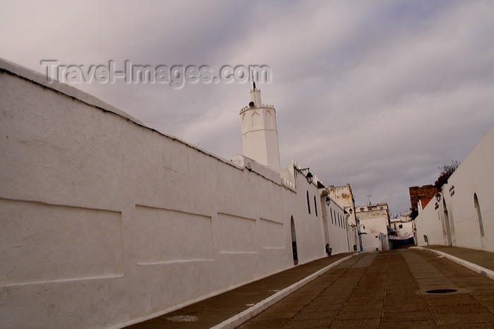 moroc433: Asilah / Arzila, Morocco - Grand mosque - streets of the Medina - photo by Sandia - (c) Travel-Images.com - Stock Photography agency - Image Bank