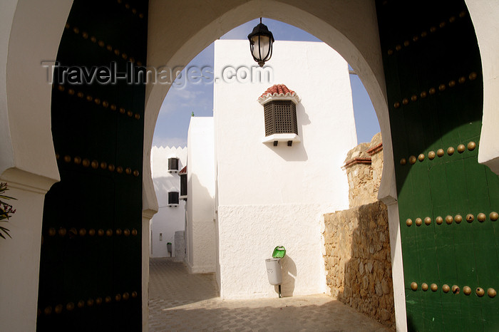 moroc435: Asilah / Arzila, Morocco - street arch - Medina - photo by Sandia - (c) Travel-Images.com - Stock Photography agency - Image Bank