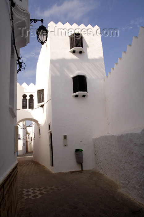 moroc436: Asilah / Arzila, Morocco - whitewashed houses - Medina - photo by Sandia - (c) Travel-Images.com - Stock Photography agency - Image Bank