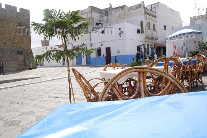 moroc443: Asilah / Arzila, Morocco - caffe near the Portuguese ramparts - photo by Sandia - (c) Travel-Images.com - Stock Photography agency - Image Bank