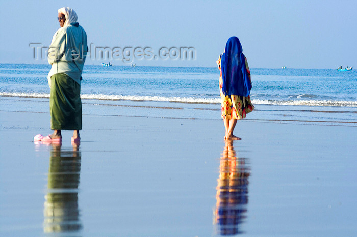 moroc465: Agadir, Morocco: beach - early morning - photo by Sandia - (c) Travel-Images.com - Stock Photography agency - Image Bank