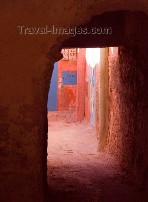 moroc471: Tiznit - Morocco: lovely arch - photo by Sandia - (c) Travel-Images.com - Stock Photography agency - Image Bank