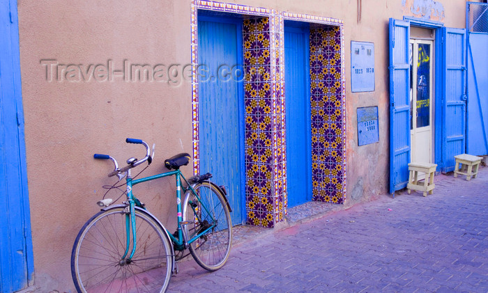 moroc472: Tiznit - Morocco: bike and blue doors - photo by Sandia - (c) Travel-Images.com - Stock Photography agency - Image Bank