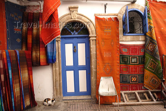 moroc494: Mogador / Essaouira - Morocco: carpet shop - photo by Sandia - (c) Travel-Images.com - Stock Photography agency - Image Bank