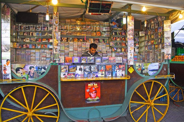 moroc499: Marrakesh - Morocco: CD sales -Djemaa el Fnaa - photo by Sandia - (c) Travel-Images.com - Stock Photography agency - Image Bank