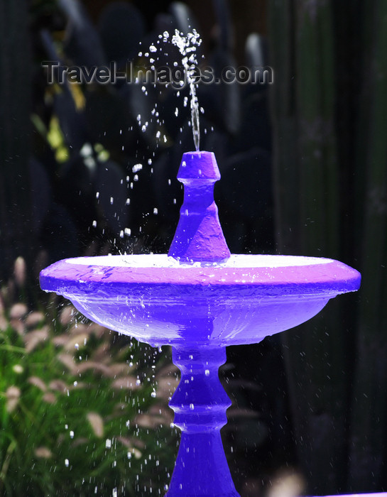 moroc501: Marrakesh - Morocco: Majorelle Gardens - blue fountain - photo by Sandia - (c) Travel-Images.com - Stock Photography agency - Image Bank