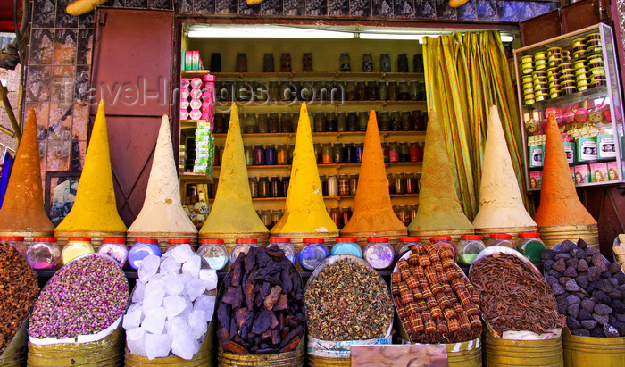 moroc512: Marrakesh - Morocco: Marakesh market - spices - photo by Sandia - (c) Travel-Images.com - Stock Photography agency - Image Bank