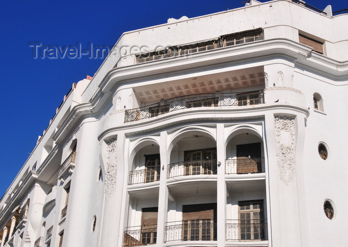 moroc515: Casablanca / Dar-el-Baida, Morocco: building of Café les Negociants - art deco architecture - Blvd Mohammed V - photo by M.Torres - (c) Travel-Images.com - Stock Photography agency - Image Bank