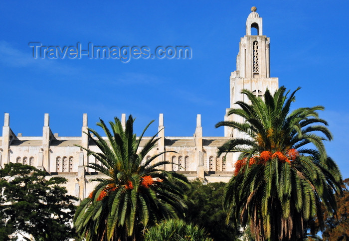 moroc541: Casablanca, Morocco: Cathédrale du Sacré-Cœur and Ligue Arabe Park - photo by M.Torres - (c) Travel-Images.com - Stock Photography agency - Image Bank