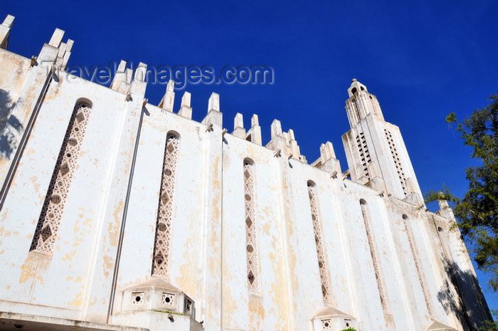 moroc547: Casablanca, Morocco: Cathédrale du Sacré-Cœur - side view - photo by M.Torres - (c) Travel-Images.com - Stock Photography agency - Image Bank